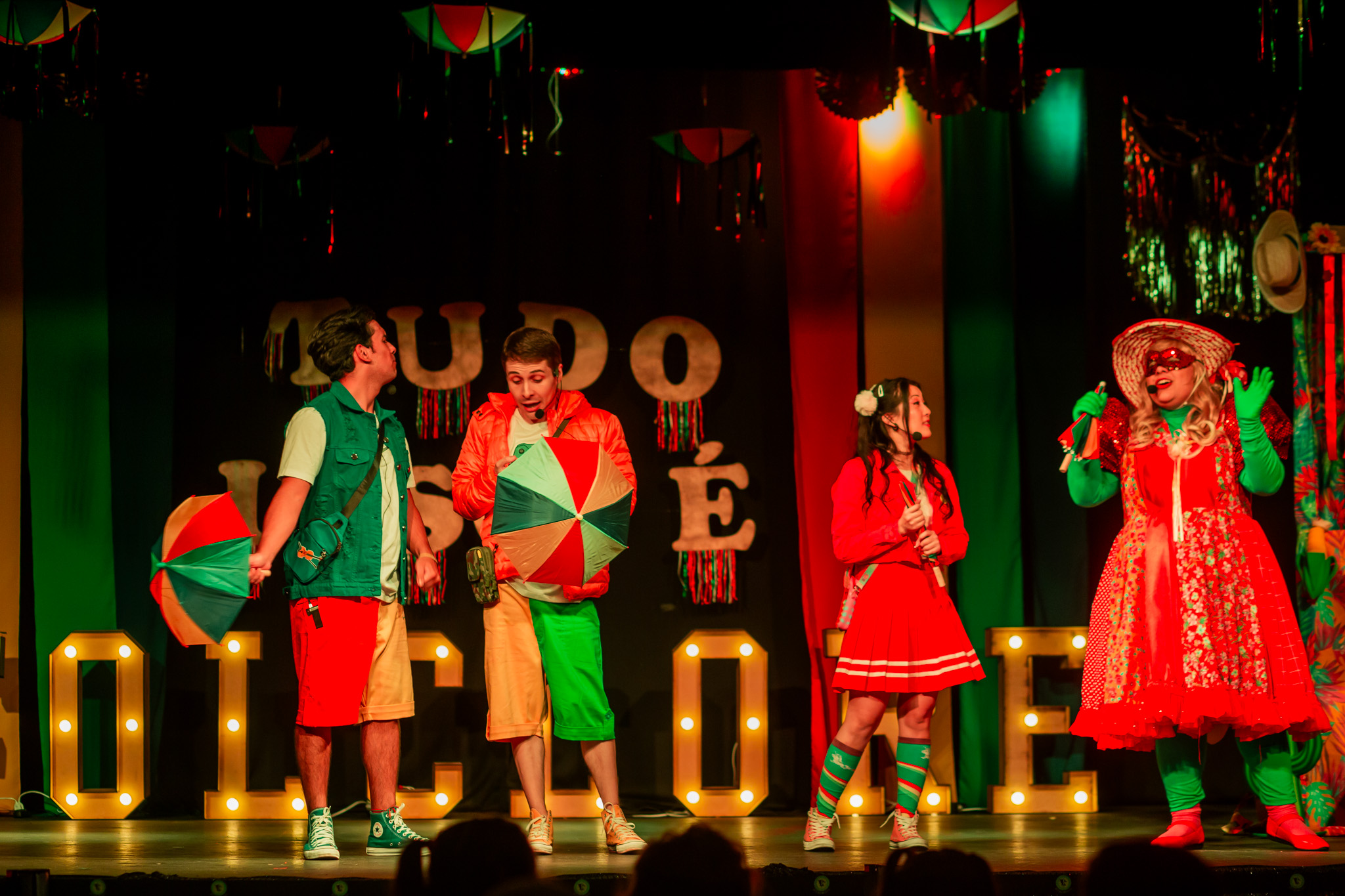 TEATRO INFANTIL: ” TUDO ISSO É FOLCLORE ” – CIA DE TEATRO KOKELINHA