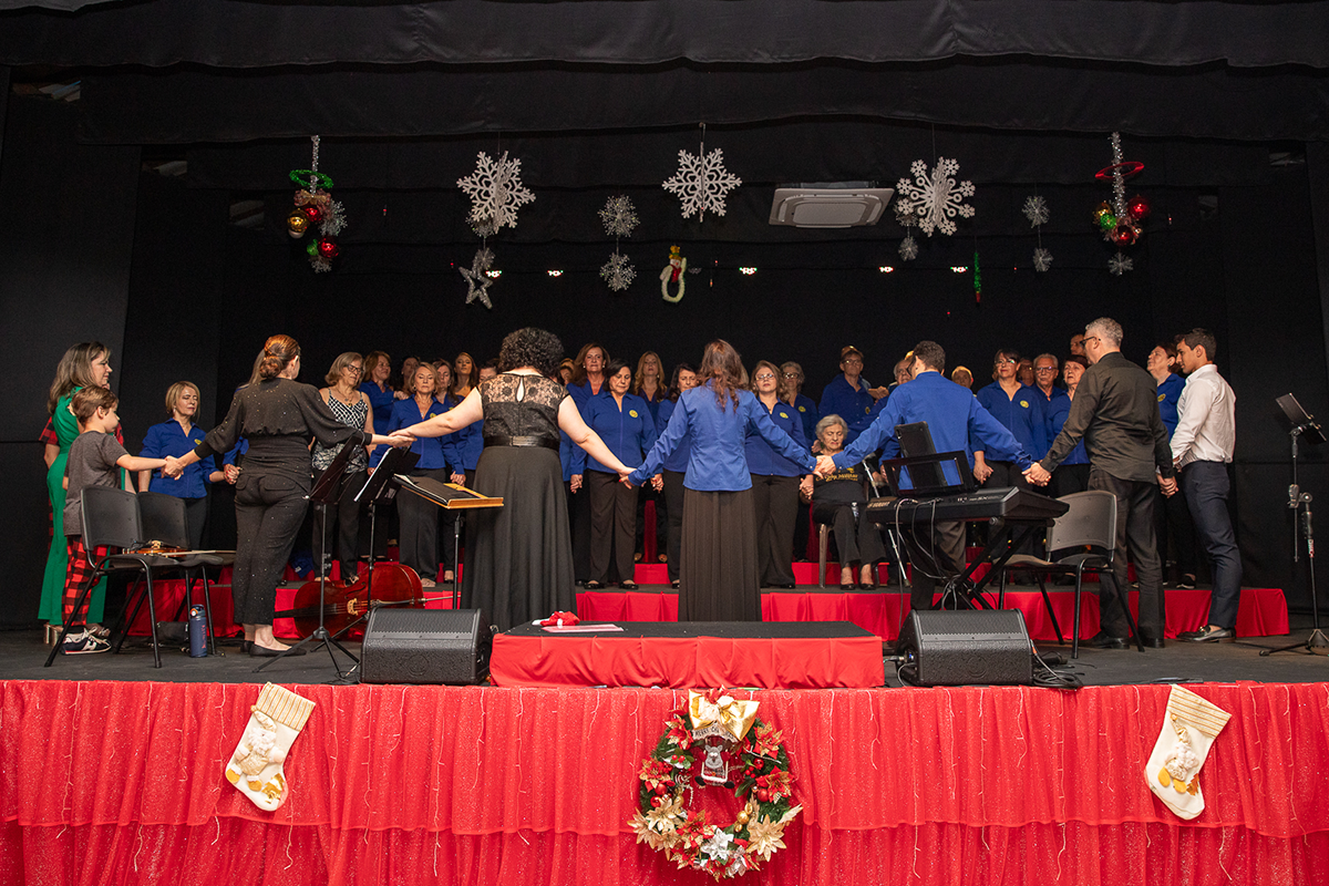 APRESENTAÇÃO DE NATAL CORAL CMC