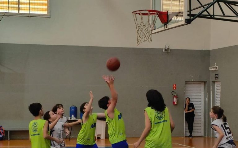 CMC recebe basquete da OLIMPESC Kids